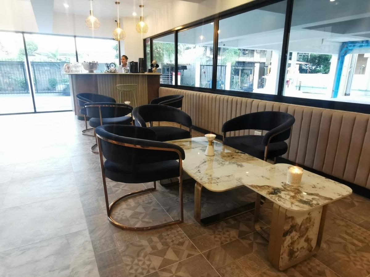 Abc@48 Hotel & Service Apartment Bangkok Bagian luar foto